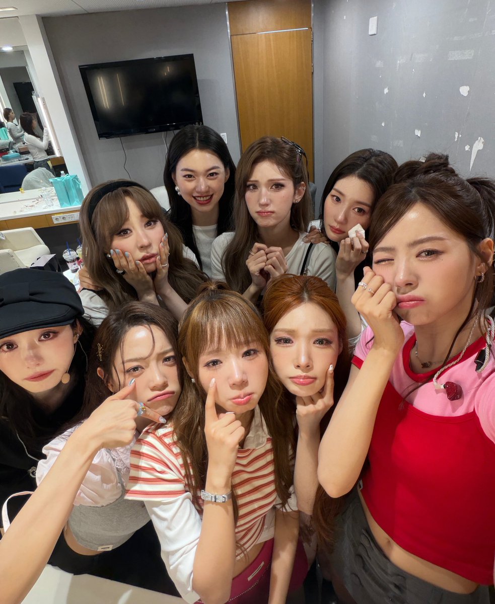 keitadj3's tweet photo. #IOI "Suddenly" 12PM KST 

#1 MelOn (=) 
#1 Bugs (=) 
#1 Genie (=)
#1 Flo (=)

IOI メロン1位、リアルタイムオールキル達成🎊 https://t.co/GwvCGZEvX6