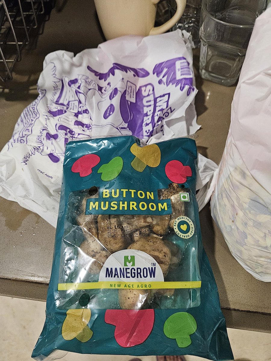 jitentripathi's tweet photo. @ZeptoNow @zeptocares Received this pack of mushrooms today (29-05-2026), which EXPIRED on 26-05-2026. The product is ROTTEN and STINKING. There is no complain system on the app for the customer, just order ratings and zero action. 
Can the authorities take action? @fssaiindia https://t.co/0TCFfg36R6