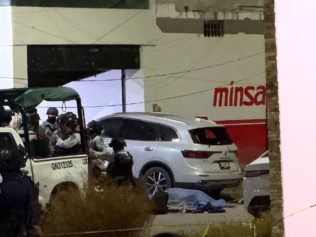 OfldeCuartel's tweet photo. 🚨Novedades del Oficial de Cuartel🚨
- #Tamazula 🔥

Se armaron los chiricuazos entre elementos de la @GN_MEXICO_ y mañosos.🪖

Reportes preliminares hablan de 2 heridos y mañoso muerto🪖🔥

@Contactarevista @enigma_cod71885
@epigmenioibarra @Robert4787 @grillonautas
@ioangrillo @cosasmilitares0 @CiroGomezL
@CartelWatchNet @thepuni26470896
@MLopezSanMartin @goliveros @JucaNoticias
@PabloLatapi @Ciceron9 @Jreyesramirez80
@GhalebKrame @IrvingPineda @Libro_negro_
@GNocturnaMX #graciasheroesmexicanos
@blogdelosguachs @lopezdoriga
