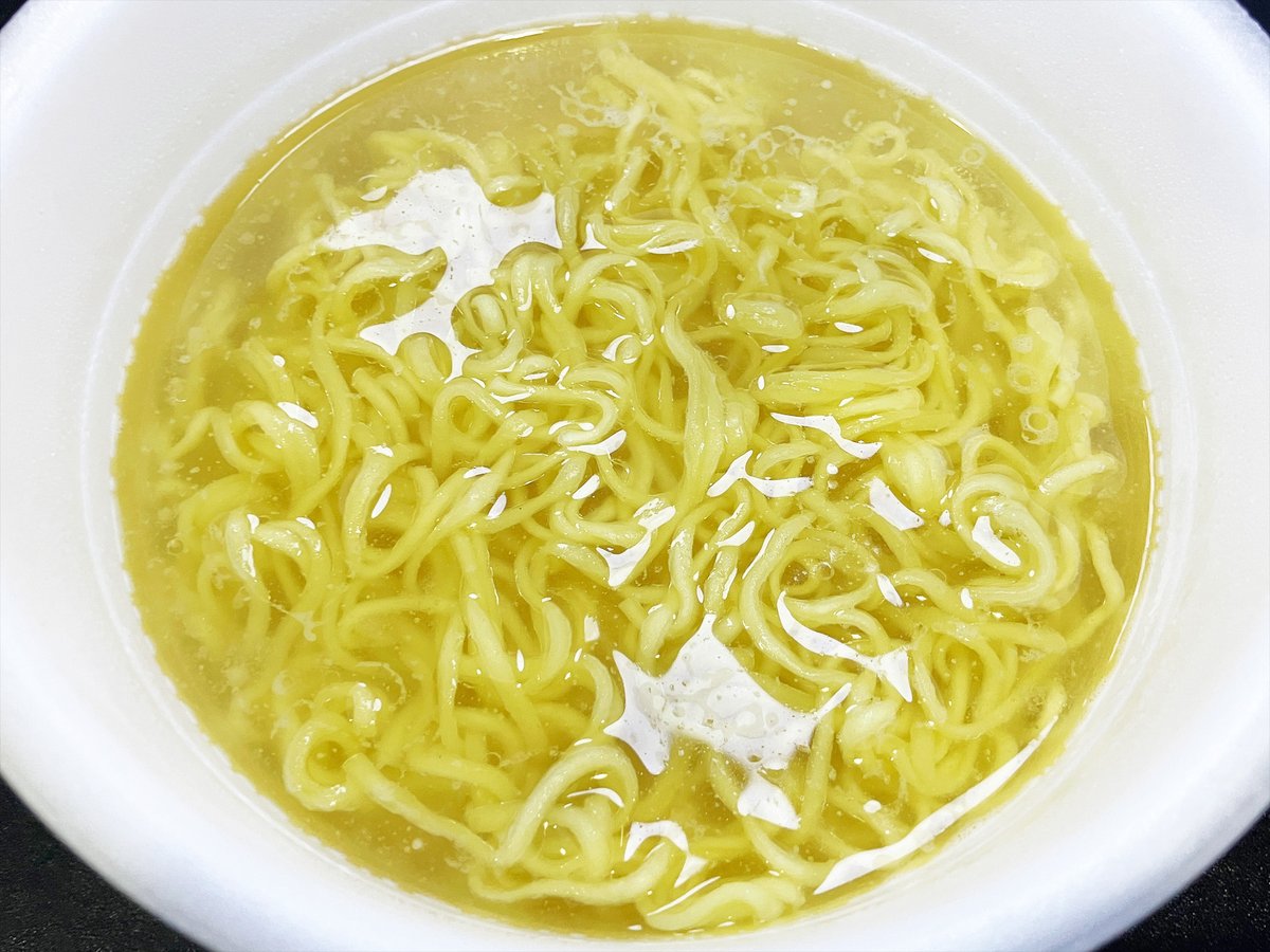 skytimegon's tweet photo. 今日のお昼は具なしで！
「麺類大好き1723【ローソン限定】スープ激うま！函館塩ラーメン」
https://t.co/XORYLzALdF
#ローソン限定 #スープ激うま函館塩ラーメン #明星食品製造 #スープがうまい #麺もうまい #口内旅行 #麺類大好き https://t.co/y0Xi7HaN9i