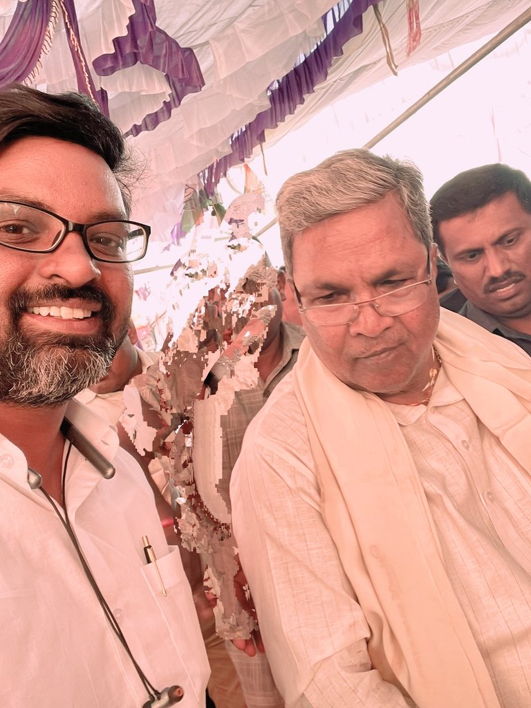 SaikumarG87's tweet photo. Respected CM Siddaramaiah Sir,
You are the Man of Masses.....You took Brave decision to Implement the 5 Guarantees wch you and DK Shivakumar Sir gave in By Giving in Writing..which is First of its kind in Country....you are Man of its words ... People will never Forget your good https://t.co/maG4yctA5A