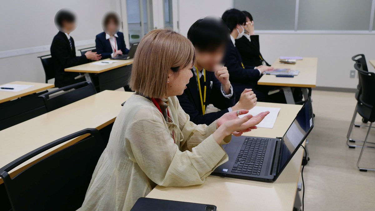 safehouse_inc's tweet photo. 日本電子専門学校様で、SAFEHOUSEのスーパーバイザーが会社説明会・ポートフォリオ講評会を実施いたしました。
たくさんの生徒の皆様にご参加いただいて、感謝しております。

#SAFEHOUSE #日本電子専門学校 https://t.co/48Q8mrmIxQ