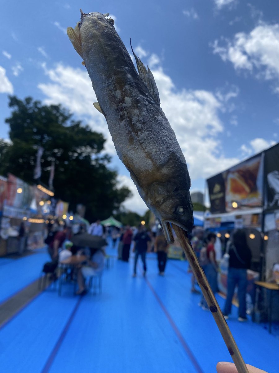 Junebride_kuwa's tweet photo. 上野公園ウエノデコリアンフェスタ！
美味しそうなものがたくさん✨射的もあります！
駅のコンビニで手拭い衝動買い✨
さあ！結婚式の始まりです💍
14:00くらいから風の様子みつつやります。

https://t.co/4l22a9aWJl https://t.co/hdnKUgwUUN