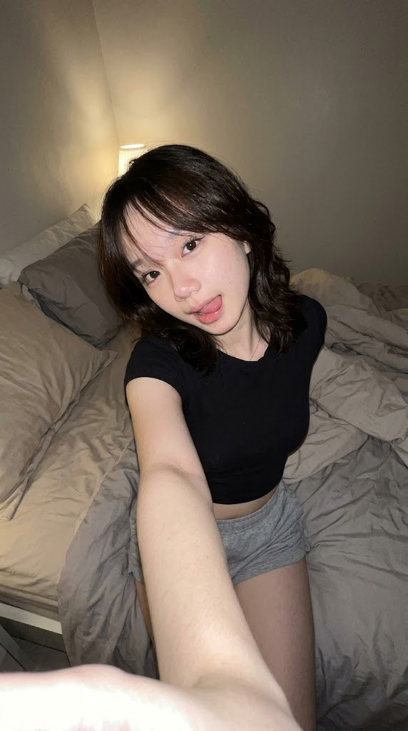 emilylyi's tweet photo. First post on x…😭🙈 https://t.co/yx6aNdUEA9