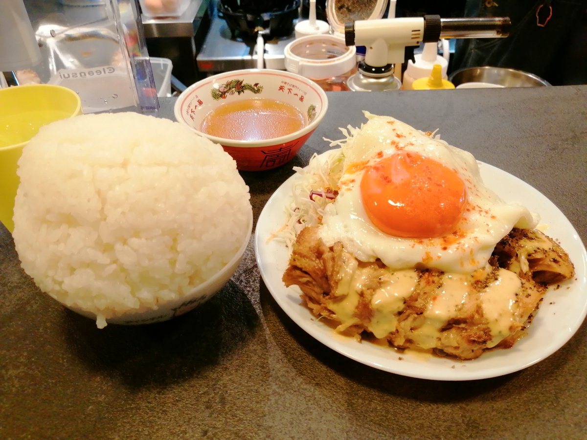 aixaipr's tweet photo. ランチの為に朝9時台から並ぶのは生まれて初めてだな　ミートくんの間借り食堂(大阪/中津)チャーシューエッグ定食1,500円　今流行りの背徳系グルメど真ん中って感じ https://t.co/DmqKkfQZw1