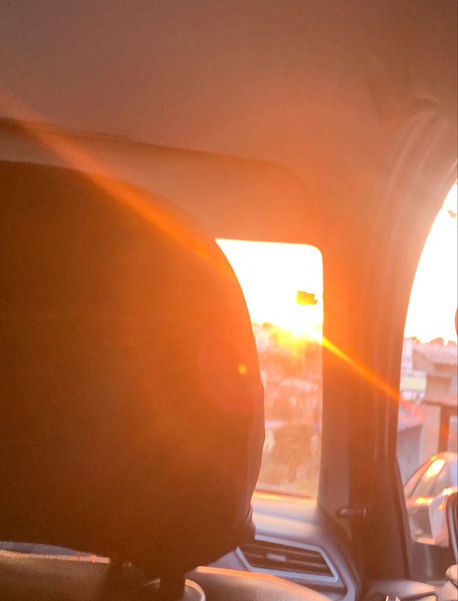 plntti's tweet photo. peguei uber em tatooine que sol é esse https://t.co/x9G89OCOi8