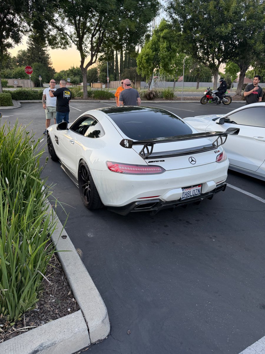 Draghub1's tweet photo. Which one are you taking home? 👇

Mercedes AMG GT63 ✅

Or

Ford GT500 ✅ https://t.co/Ko6Q95Dpgk