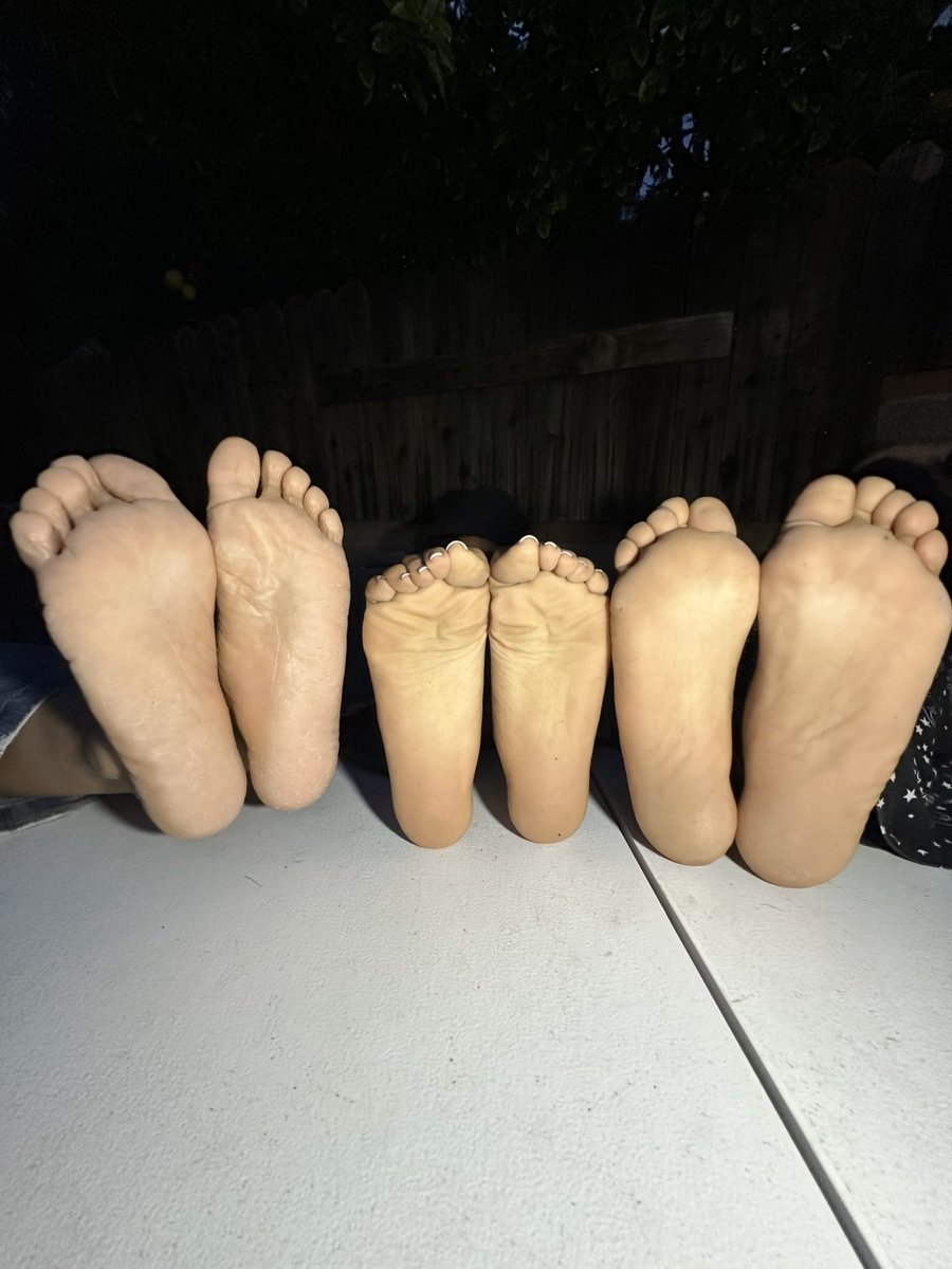 Billydollsmom's tweet photo. This is what dinner with our family looks like! Are you coming to get a plate? https://t.co/hfJaLVbej2