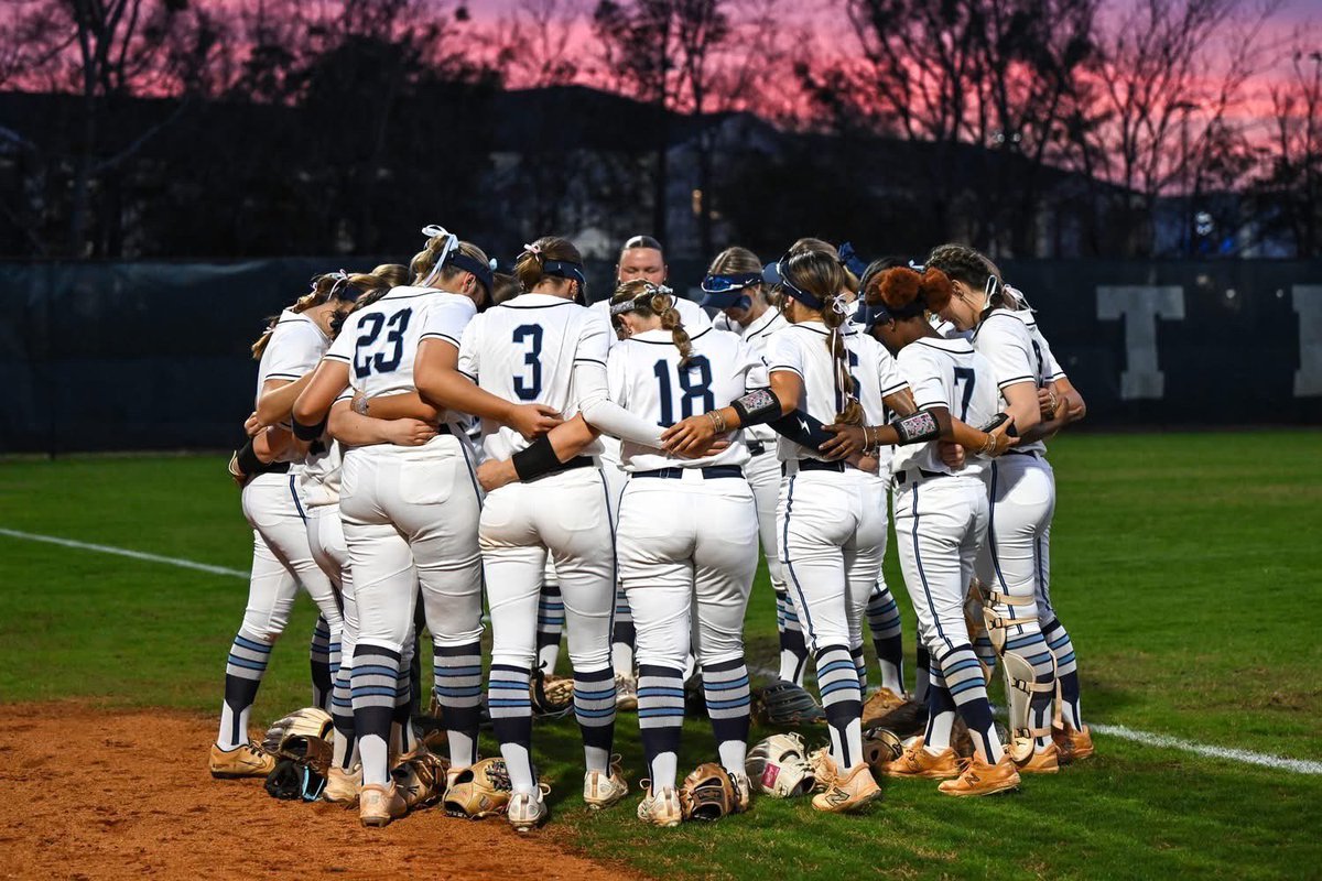 JosieThompson_5's tweet photo. I had an amazing season playing with these girls! I'm so grateful for this team and all the memories and special moments we shared. @EHScatsSoftball @lbpowell12 @coachbuddyboyle @Steal_Powell @DHScoachjones_ @AndyLeeNWF 

Junior year stats: 
37-10-1 record 
.407 BA
.481 OBP
1.288 OPS
.807 SLG
55 hits, 27 singles, 14 doubles, 2 triples, 12 HR's, 60 RBI's, 46 runs and .969 fielding %