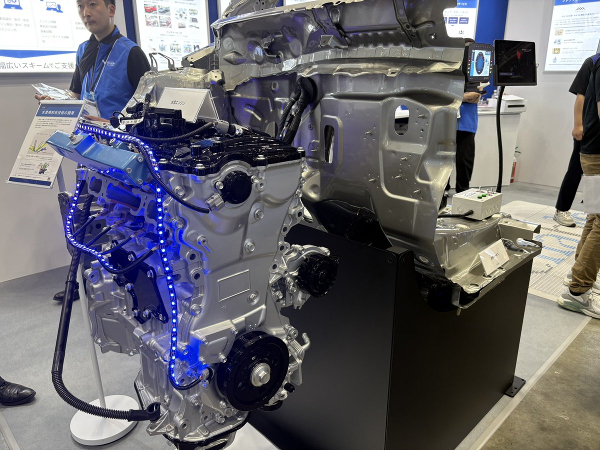 enable_dream's tweet photo. 試作車の製作お手伝いします！　と言うテーマでエンジンと製作中のボディを展示しています。

一緒に展示しているのは、モータースポーツで使われている#BOSCHMOTOSPORT 製の汎用ECUになります。
純正ECUは、このような改造をするとエラーが出て正常な動作が出来なくなるため、試作車両には最適です。
となりのPBXは、ヒューズやリレーと置き換える事が出来、全てのログを残す事も可能です。

BOSCH以外にも、MOTEC、EMtronなども取り扱い可能です。

#人とくるまのテクノロジー展2026