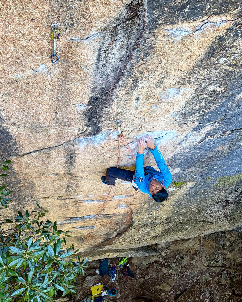 Millet_jp's tweet photo. #瑞牆山 #カサメリ沢 #クライミング🧗‍♂️

ミレーアンバサダーの #川嵜摩周 さんと #山田利行 さん。カサメリ沢・せせらぎエリアの新ルートを巡り、高難度ルート「トップガン（5.13a）」を完登🙌

📸撮影日：2026.5.5

#MILLET #ミレーマウンテン #climbing https://t.co/IH4TR4duQe