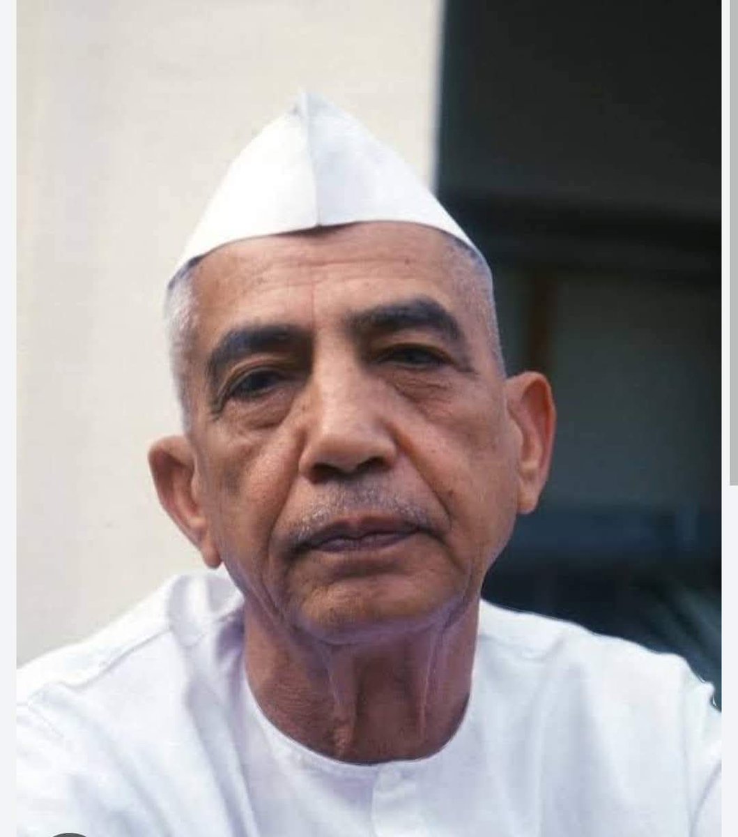 ANDARAMGODARA's tweet photo. आज भी देश के किसानों को लगता है अगर आज भी चौधरी साहब अगर जिन्दा होते तो उनकी समस्याएं सुनी जाती

टैलेंट और ईमानदारी का ऐसा संयोग दुर्लभ होता हैं 

 किसानों के मसीहा,देश के पूर्व प्रधानमंत्री "भारत रत्न" श्रद्धेय चौधरी चरण सिंह जी के स्मृति दिवस पर आज उन्हें सादर नमन् 
@jayantrld https://t.co/hc9FpUtBpj