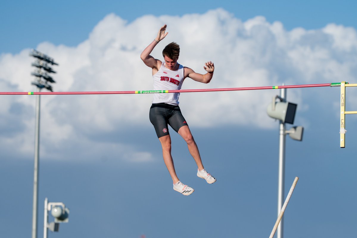 SDCoyotesXCTF's tweet photo. Thursday proved to be a great day for the Coyotes, who send three competitors to the NCAA Championships! Two more South Dakota student-athletes will look to join them tomorrow.

🗞️- https://t.co/y7JJw8dhNg

#GoYotes https://t.co/8lrbBGxY6f