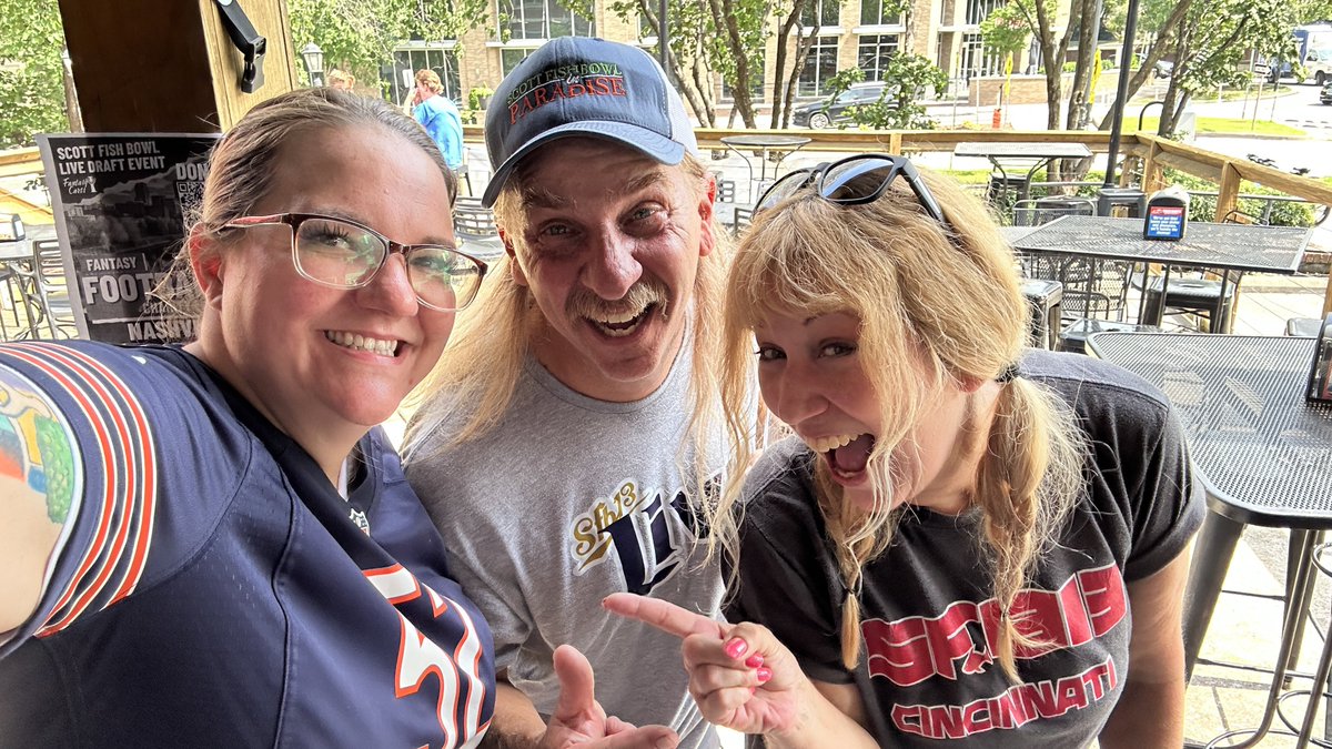 Amberalert_ff's tweet photo. Listen friends! Donate to
@FantasyCaresOrg or buy a sh*ton of tickets for Nashville or Cincy. (Or anywhere) we swear our balls off and had one, a singular ball. I got to see my dearest @cyndiqberg and hubby twice because of #sfb 

Spend them $$ like it’s Netflix https://t.co/qSkvdh6o4K
