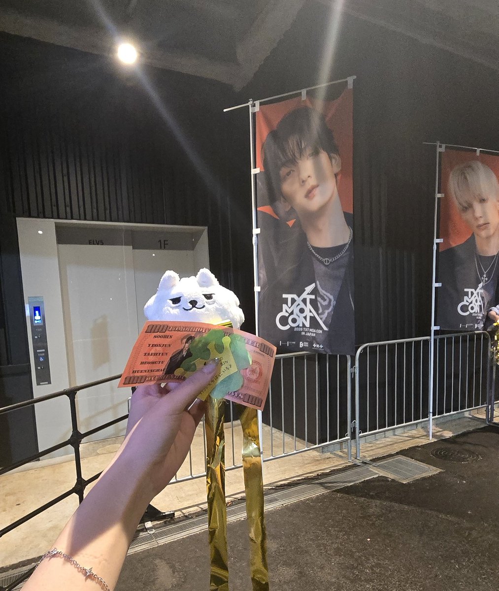 ami82792266's tweet photo. MOA CON Japan Chiba Day2 ᕷ*.°
ラブシック以来地元千葉にまた来てくれてありがとうт т
アンコールでスギュ目の前で拝めて、メンステでカンペ見つけてくれて、生バンドで聞きたかった曲沢山聞けて、VCRおもろすぎて濃すぎる幸せすぎる1日でした߹-߹ https://t.co/xeaE3Bvnmt