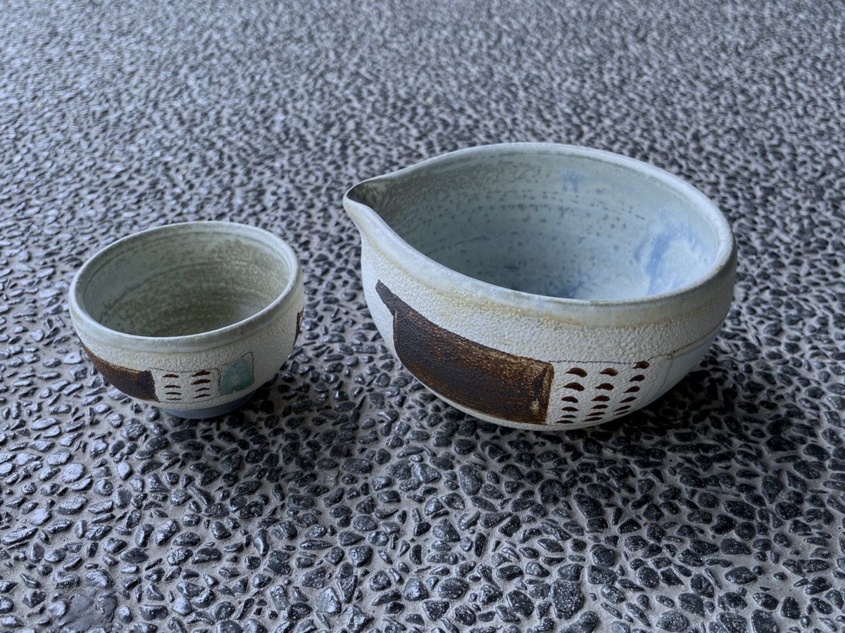 gallery_FALL's tweet photo. 6月3日（水）からは、陶芸家、宇多田理恵さんの個展「townscape 漂う」です。電波に花粉に光子に……「街に漂う不可視のかたち」を追いもとめてきたブレない陶芸家のひさびさの展示。展示後は一足はやい夏の休暇に入ります。●2026年6月3日→7日（13時-19時）◎FALL（西荻窪）https://t.co/aMO6si5He4 https://t.co/KW8khFacpj