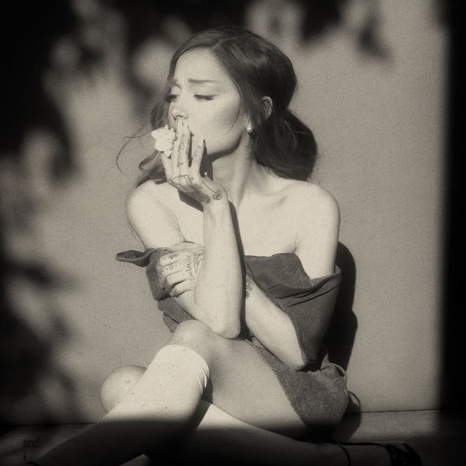 theegrandeheels's tweet photo. “hate that i made you love me” is entirely self written by ariana grande https://t.co/HTLoU9QE5p