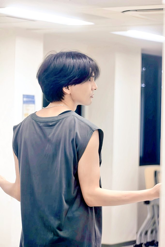 gekidanAYS's tweet photo. 役者紹介④

なまはげ役
『東慧（あずまけい）』

AYS初参加。
生粋の日本人ですがハーフのようなイケメン😍
なぜ今作に起用したのか🤔
それは彼の中に隠れた愛嬌や芝居のセンスを感じたから。
今作のなまはげのキャラは超絶ナルシスト！
こんなイケメンにやらせるのがAYSらしさ
！😂
#AYS大神 https://t.co/zQ9Wkrv5M2