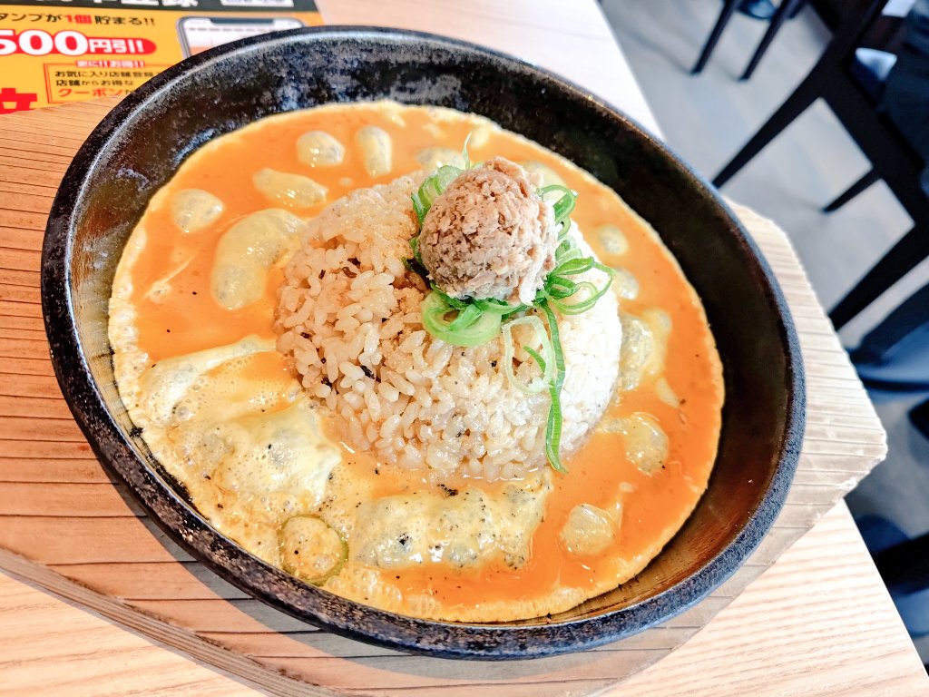 amagin12345's tweet photo. 丸源ラーメン🍜
この鉄板チャーハンの見た目がたまらんッ- ̗̀ ჱ( ⸝⸝.ˬ.⸝⸝ )̧̢
肉そばも美味しかったしすぐリピートしちゃいそうだ💦
#ご飯 #ランチ #ラーメン #炒飯 #肉そば #丸源ラーメン https://t.co/7izVrYA8Cd