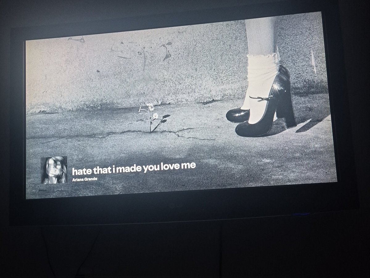 arilovemj's tweet photo. ariana grande regalando al mundo arte!!??
La amo tantísimo que no tiene una maldita idea! 
Gracias por existir, ariana. 
Mi vida no sería lo mismo sin ti!!! 🌼🖤 https://t.co/KTPWNmhYuI