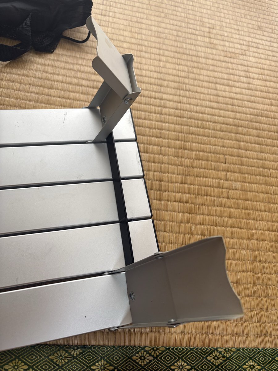 xtakarip's tweet photo. #ソロキャン
キャンプ始めた時に中古で買ったこのアルミテーブル　鹿番長のやつだとずっと思ってたんだけど上位互換だったw
足がもう一段伸びてちょうど良い高さになる https://t.co/NF56N3Azjo