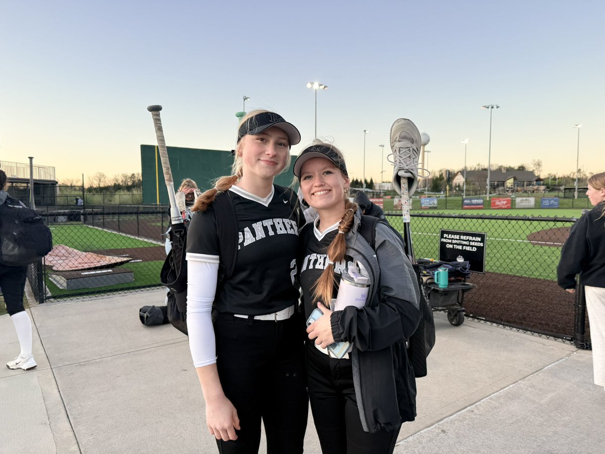 EllaHowe2027's tweet photo. Year 3 officially done after our banquet tonight.  Training, lessons, weights in full swing as I move back into travel ball.  I’m gonna miss my favorite senior so so much. Thank you 4 teaching me, being my driver &amp; overall support these last 3 years. @AddisonM2026 @PickNorthSB https://t.co/IOKENS6XuK
