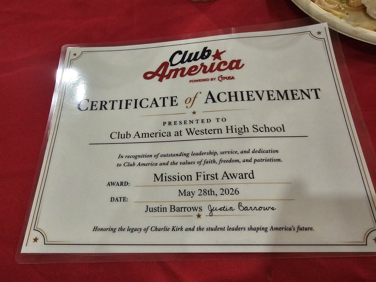 mayhsin's tweet photo. I had a wonderful blast at tonight's event met so much people amd bless to receive an award for how hard my work came off. I wanna say a huge shout out to the people I care Turning Point Action  Turning Point  usa and Justin Barrows for the award tonight working with them is fun https://t.co/sRTecbJHKQ