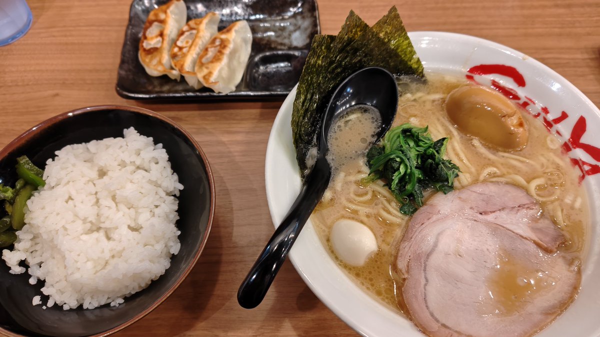 yo0419shi's tweet photo. みんな大好き横浜家系ラーメンだよんよん🫶
   
麺中盛り＆味玉トッピングだよんよん🫶

#横浜家系ラーメン
#吟屋袖ヶ浦店 https://t.co/OZ1C2gCoT6