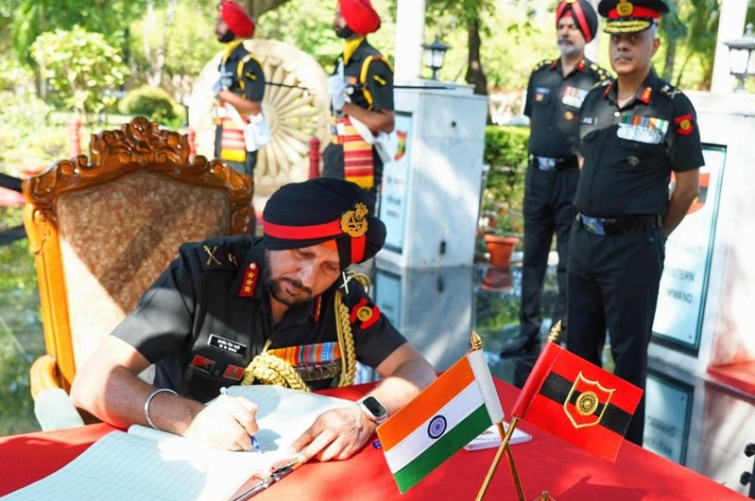 ColVikrantSahu's tweet photo. Lt Gen #HarjeetSinghSahi appointed as Chief of Staff (CoS), Headquarters, #WesternCommand at #Chandimandir. He succeeds Lt Gen #PuneetAhuja, who proceeds as Director General Strategic Planning at #IndianArmy Headquarters. Wishing both officers success in their new appointments. #IndianArmy #Leadership #MilitaryLeadership