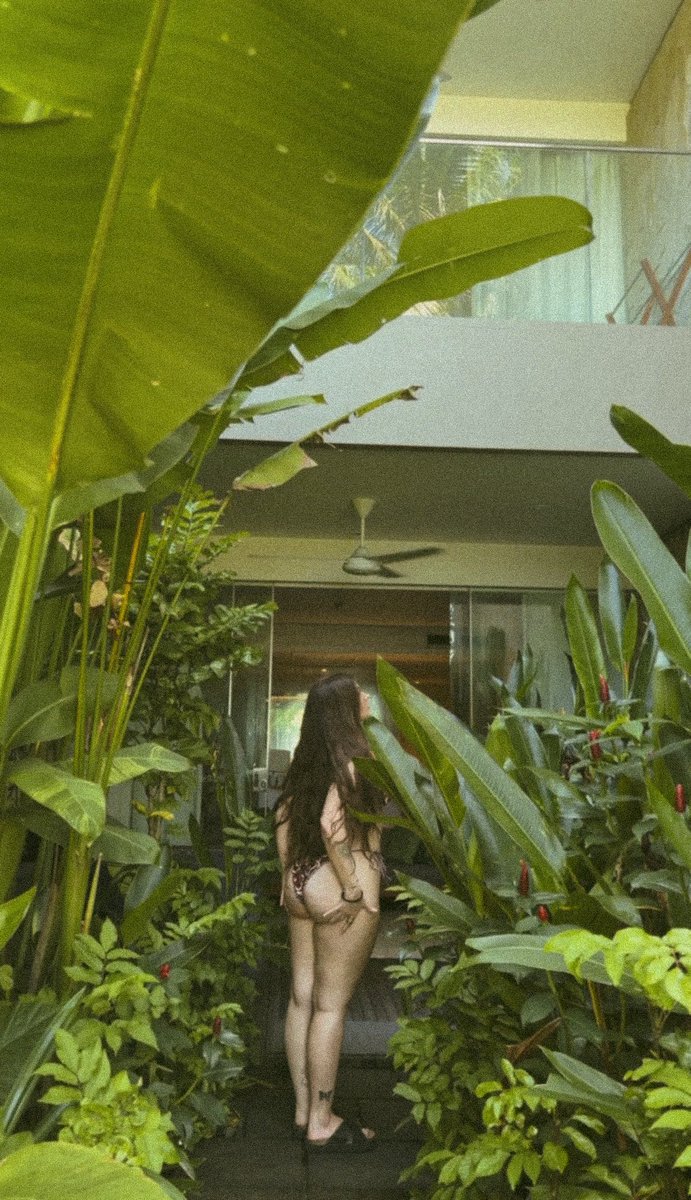 Emirheaa's tweet photo. Run away with me? 

#fyp https://t.co/LlCiS1rWgm
