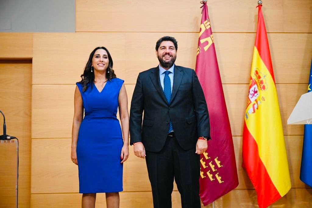 sararubira's tweet photo. Hoy cierro una etapa de enorme responsabilidad con el orgullo de haber trabajado cada día por esta Región.

Gracias al presidente @LopezMirasF por su confianza, respaldo y apoyo durante este camino. Ha sido un honor formar parte. Seguiré sumando y apoyando este proyecto. SEGUIMOS https://t.co/c89tw2zmna
