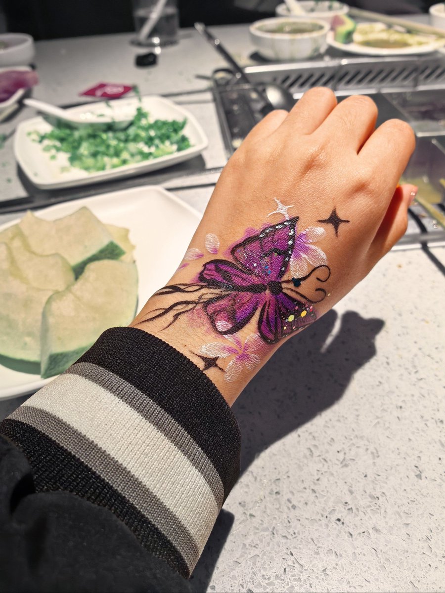 unique989's tweet photo. Dipped my hands in vibrant watercolors at today’s pop-up art session—color mixing, messy fun, and tiny masterpieces made with fellow art lovers. https://t.co/NNSwnrGQuq