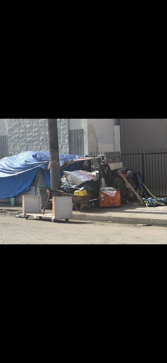Therealronz's tweet photo. @gayguycandleco Yea, let’s stick with the woman who can’t clean this up https://t.co/GL8y7ck3po