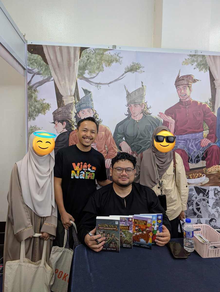 ikanez's tweet photo. Bersama @HilalAsyraf di pesta buku KL 2026.

Dah jadi mcm rutin tahunan. 😌 https://t.co/tj7zFb3UOF