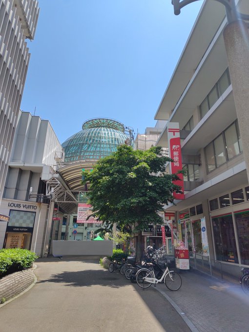 あてもなく高松市内を歩き回る
1時間近く歩いたから何となくで何となくのカフェに入る

ワイ企画の旅行に人誘えないのこういうとこなんだよな
いきたい所以外行くとこ考えるのめんどくさいけど早く帰りたくはないっていうめんどくさいやつムーブ出すから 