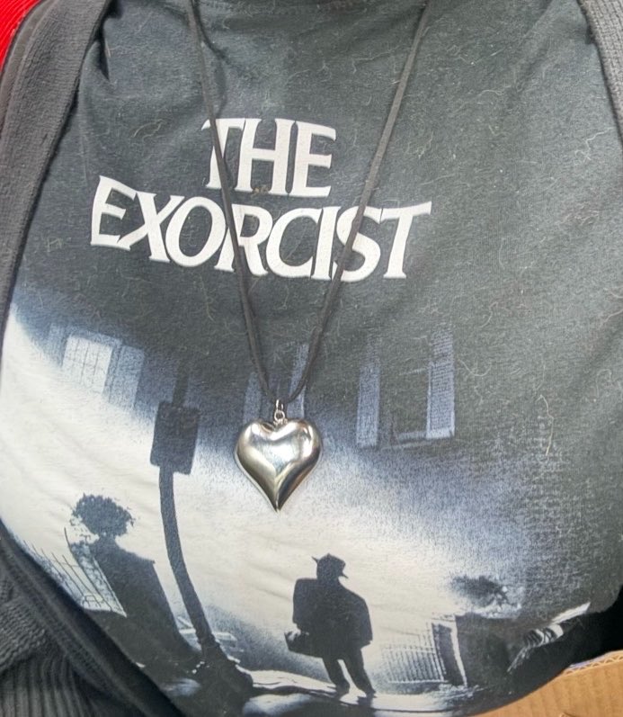 h0bu3's tweet photo. Quiero interactuar con ustedes mutis. 

¿Qué género de películas les gusta? A mí el terror, lo amo muchísimo https://t.co/lbHlgD7aew