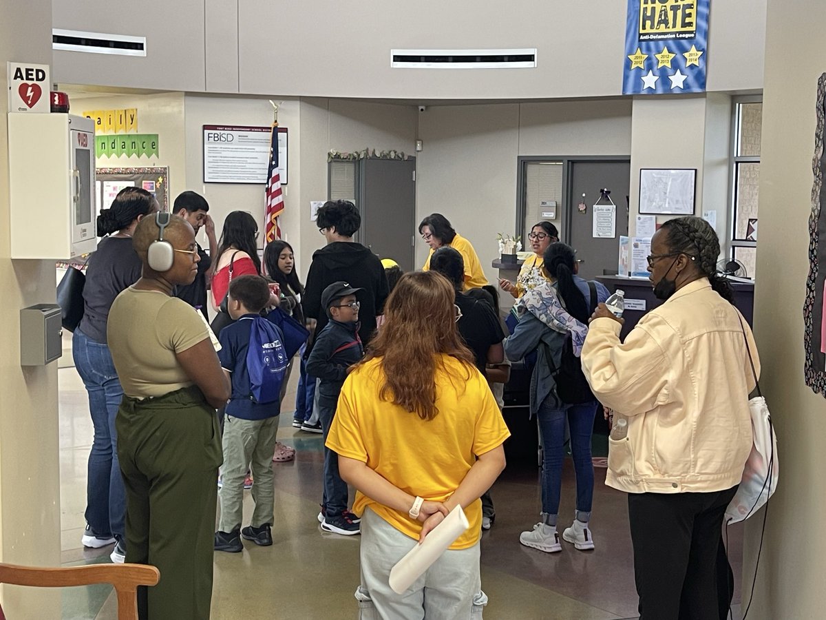 FLeiva83730's tweet photo. What a great Roadrunner Roundup💙💛 We loved welcoming our newest @RidgemontELC and @RME_Roadrunners families, showcasing our campus, and building excitement for the year ahead. Great food, music, and wonderful conversations.@DrJarethaJorda @SSaenzPhillips https://t.co/AS58BHs3ir