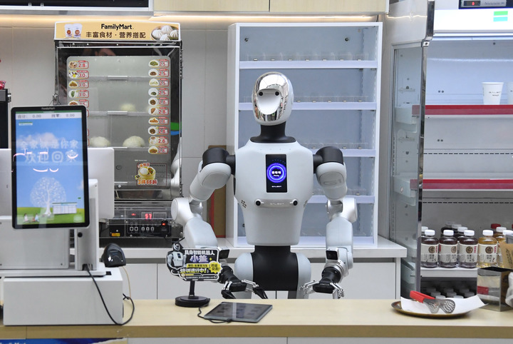 XHespanol's tweet photo. China ha presentado un innovador sistema nacional de la "identificación digital" para su sector de robots humanoides, el que se encuentra en rápida expansión. Este sistema asigna a cada máquina un código de identificación de 29 dígitos para garantizar la trazabilidad y una gestión segura. https://t.co/fwF3BezD8R