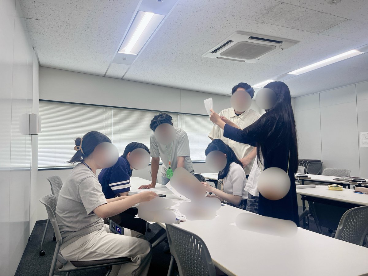 OLMGroup's tweet photo. 昨日は、定期的に開催している演出グループ主催の模写会がありました！
アニメや実写作品の一場面を模写し、パースを捉える力やレイアウトの構成力を鍛えることが目的です💪🏻
お互いの描いたものを見せ合いディスカッションすることで、スタッフ同士の交流を深める場にもなっています🌟 https://t.co/EZKl3MvpIu