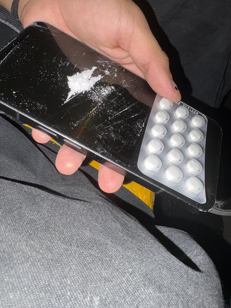bbnrbc's tweet photo. Un poco de criko y clonazepam #drugstw #meth https://t.co/lRhKAe8Mfl