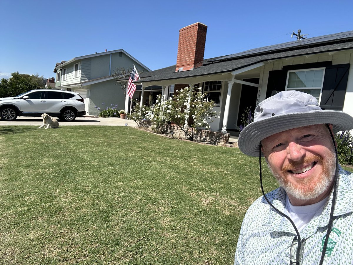 damagecow's tweet photo. Early mow, late post.  Back yard is growing slow for some reason so only a quick front mow.  Always feels good to mow and represent the league colors! https://t.co/gHjHCe7LC7