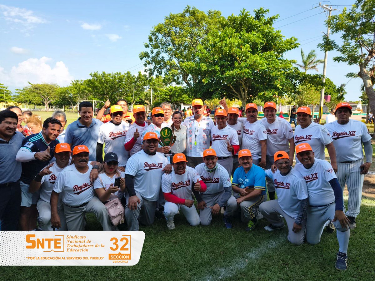 snteseccion32's tweet photo. Tres regiones, una misma pasión y un mismo orgullo de pertenecer a la Sección 32. 🏀⚽🏐

Ángel R. Cabada fue sede de la etapa preestatal de los Juegos Deportivos Magisteriales de la Zona Sur, donde compañeras y compañeros de…

https://t.co/TiFiKO0tGl

#SNTE32 #EquipoPolítico https://t.co/pYoCfGN5dZ