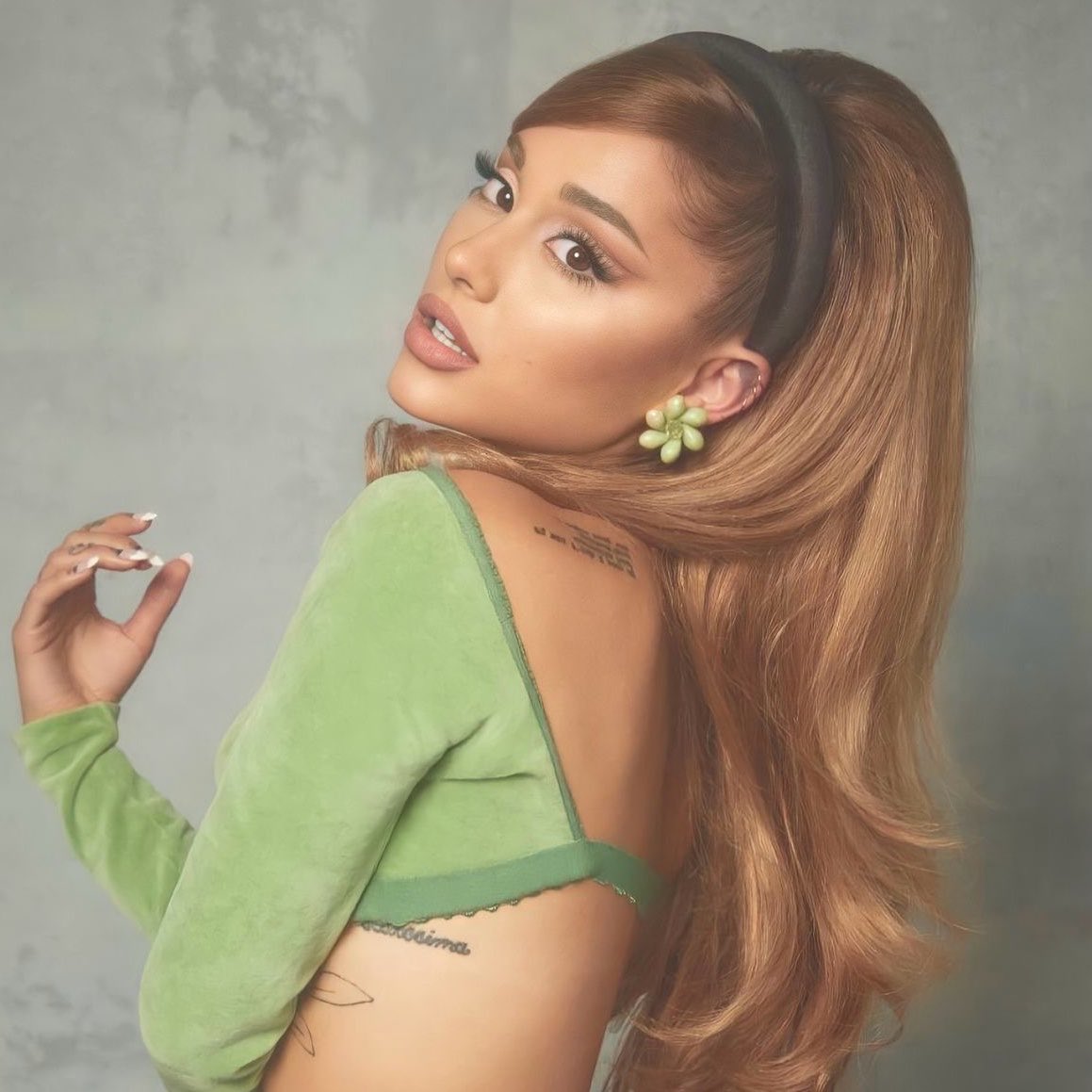 grandecoreee's tweet photo. positions                              petal https://t.co/E29d4jpk8z