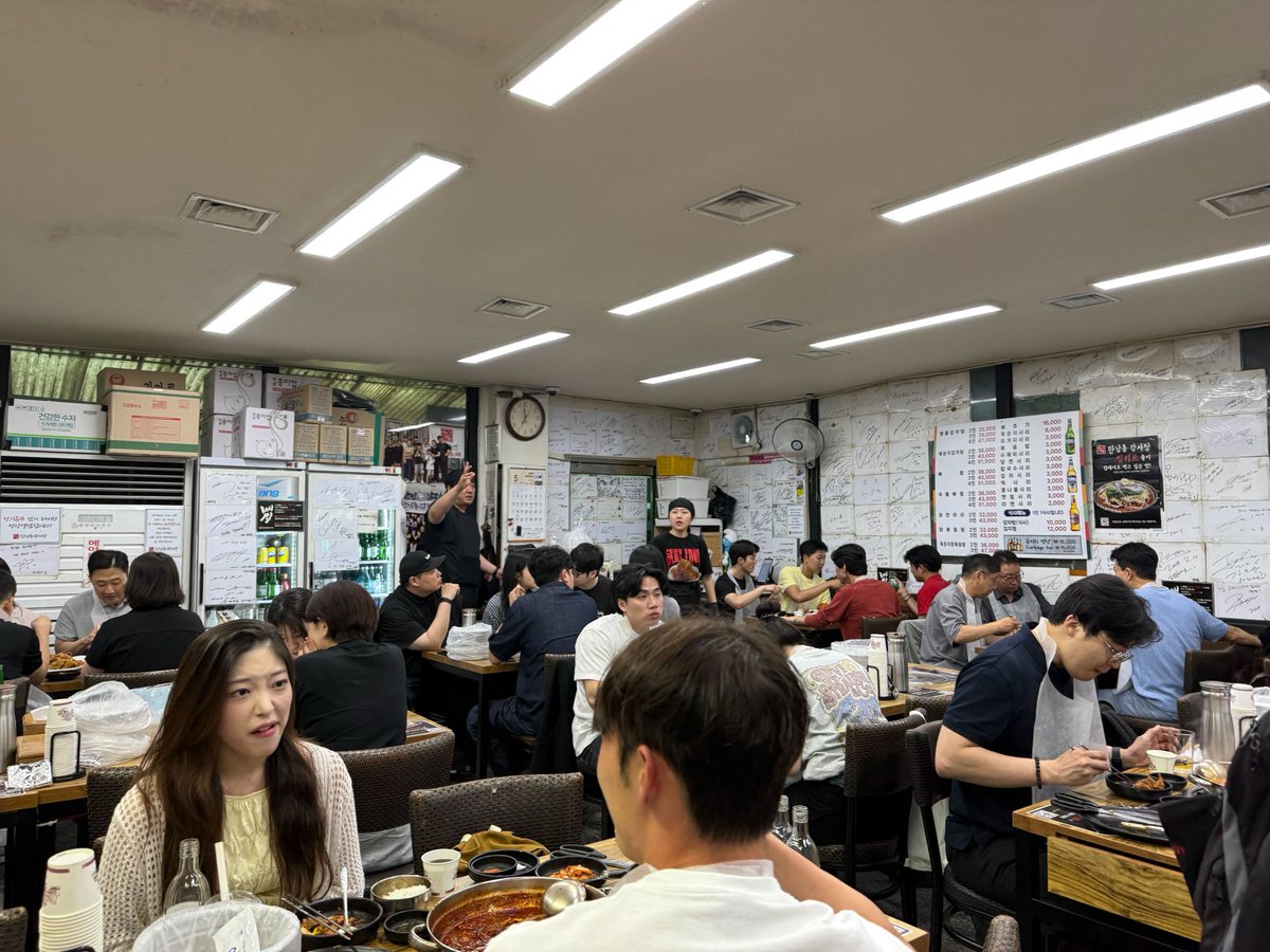 studioSR_2009's tweet photo. 今年の視察先は韓国。初日はアモーレパシフィック美術館、リウム美術館を見学し、梨泰院のまちを歩きました。夜は韓国料理を堪能し、5日間の視察にむけて良いスタートを切ることができました。 https://t.co/rR5jNCC4ff