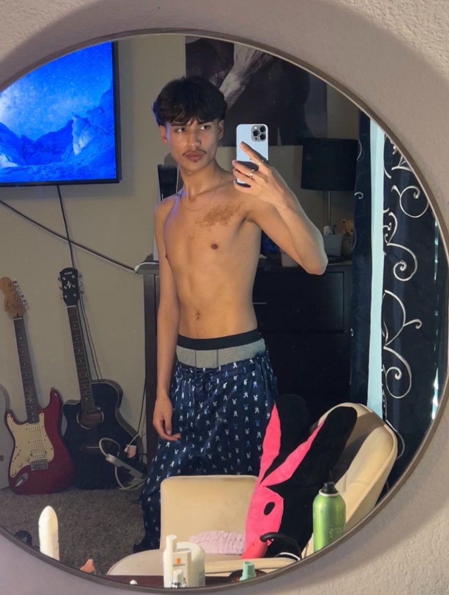 Joshuaaangell's tweet photo. hey yall https://t.co/qg7j3ZkvEF