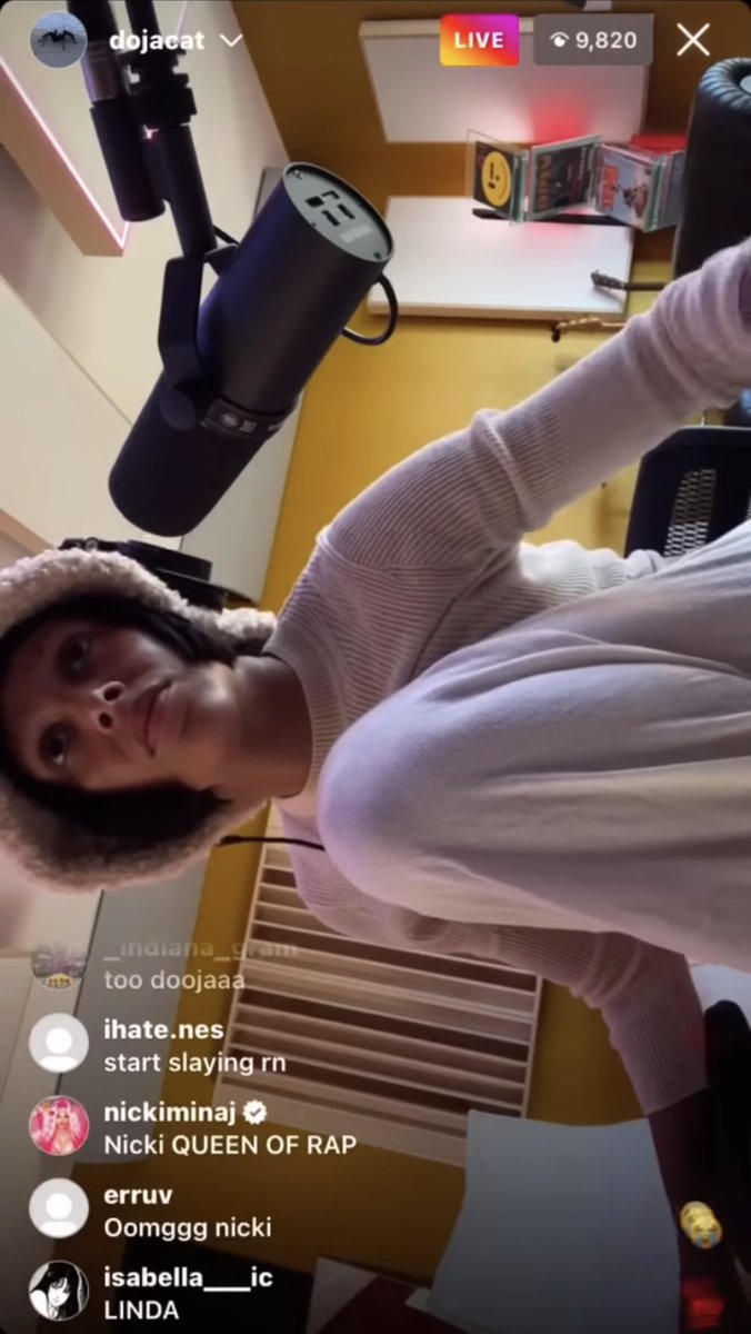 phuckerih's tweet photo. the fact that #she felt the need to do this while doja was just on live creating music.. bitter asl https://t.co/W2P4pnKQve