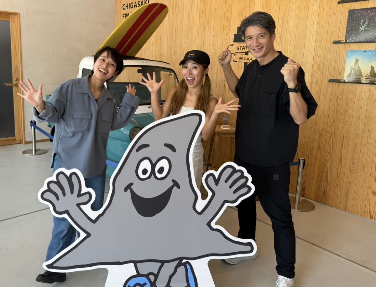 Chigasaki_FM's tweet photo. 土曜9:00〜は🏃‍♂️
#半田由衣 と #中西正樹 の
#エボシランニングクラブ ‼️

本日はスペシャルなゲストが登場✨

ウルトラランナーの尾藤朋美さんです🏃‍♂️
元々は保育士だったという尾藤さん。
陸上経験がなかったのに南極に、サハラ砂漠に・・・
どこまでも走る「ウルトラランナー」になってしまったというすごい方！
どっぷりランニングにハマっていった経緯や砂漠ランの裏側をお聴きしていきます👀

ちなみに、サハラ砂漠のレースは２５０キロを６ステージに分けて走るそう🔥すごすぎます(@_@)

✉️メッセージお待ちしております
message@chigasaki-fm.com

#茅ヶ崎FM
#エボラジ