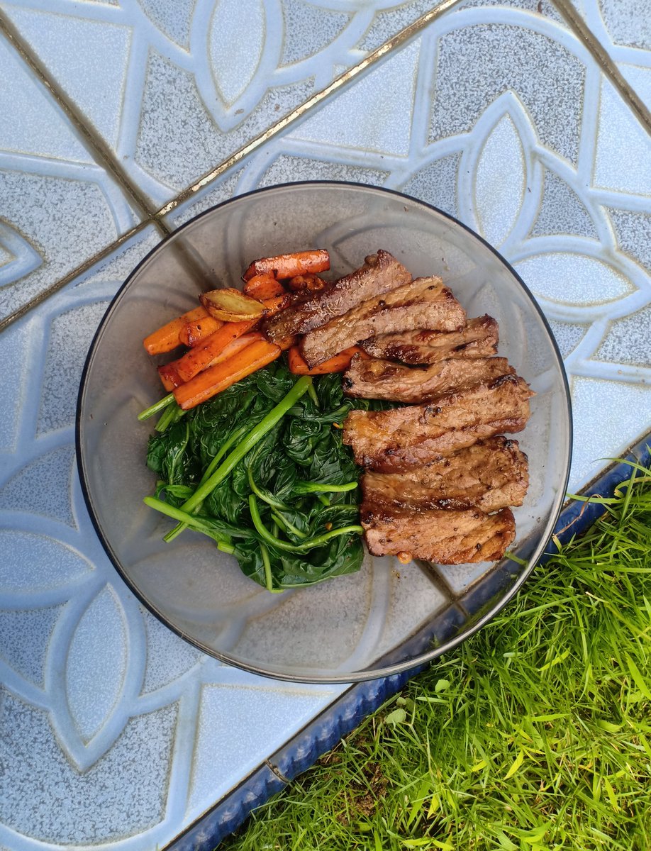 getoyzf's tweet photo. udh tau daging kurban ttep ngeyel dibkin steak bjirrrr ((gwe)) 😭😭😭 stlah mkan ini rahang gw lgsg mewing https://t.co/9TXYoEpeZf