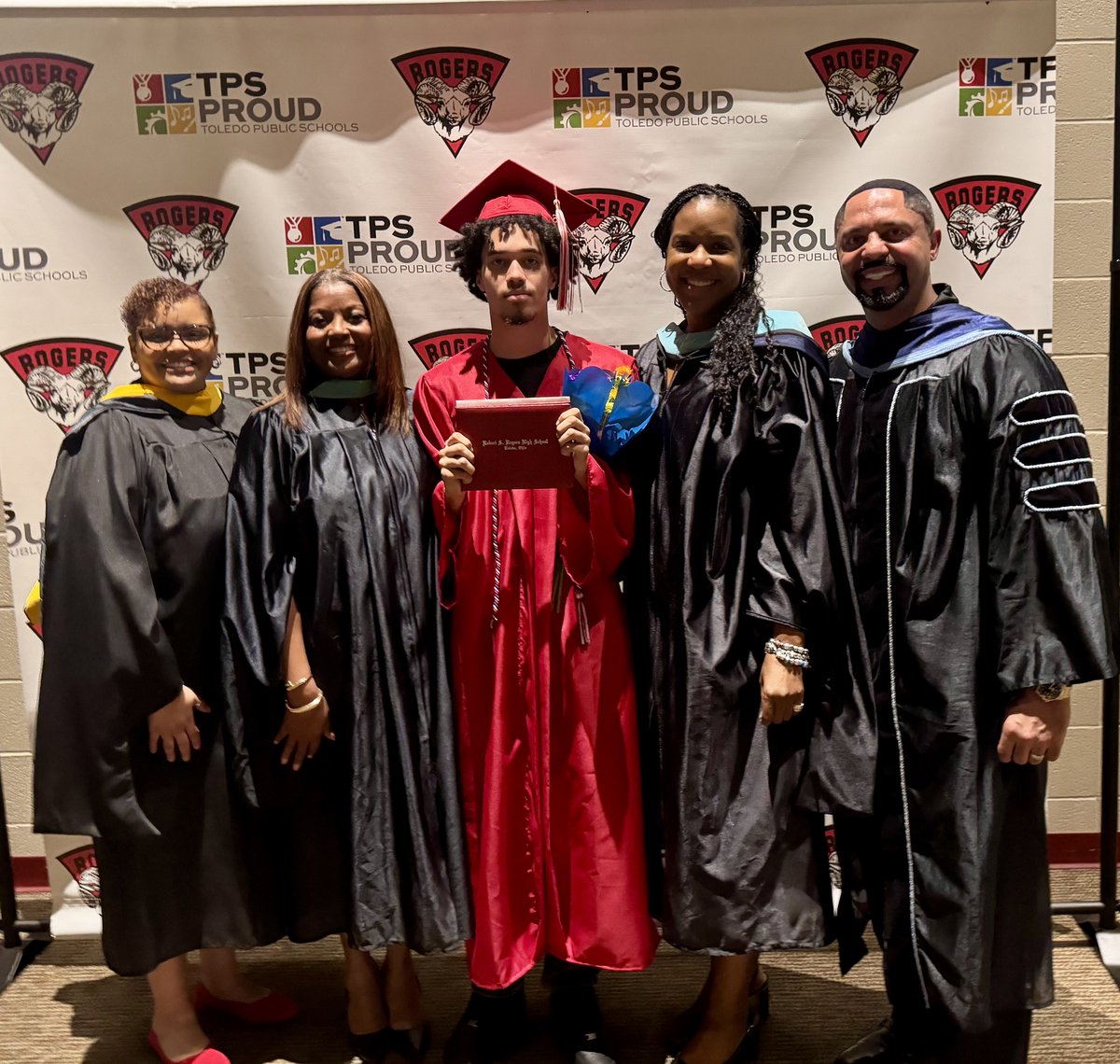 romules_'s tweet photo. Congrats to Payton,a 2026 graduate of Rogers.The staff worked together to put on a special graduation ceremony for him/ family due to him having to report to boot camp for the Army a day prior to the actual graduation.We appreciate your commitment to serve this country.TPSProud https://t.co/LeOtJjjHcE