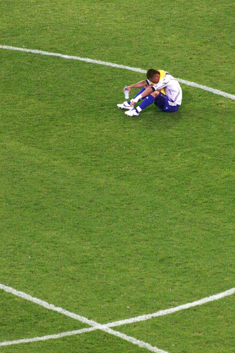 RESPECTion2026's tweet photo. ** ┈┈┈┈┈┈┈┈**
RESPECTion!フォト
2006年サッカーＷ杯ドイツ大会　センターサークル付近に座り込む日本・中田英寿
** ┈┈┈┈┈┈┈┈**
#RESPECTion
#リスペクション https://t.co/vh0fVFHuOC